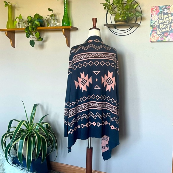 Beautiful Pink and Navy Blue Contrasting Cardigan Tunic with Southwest Print - Picture 1 of 4